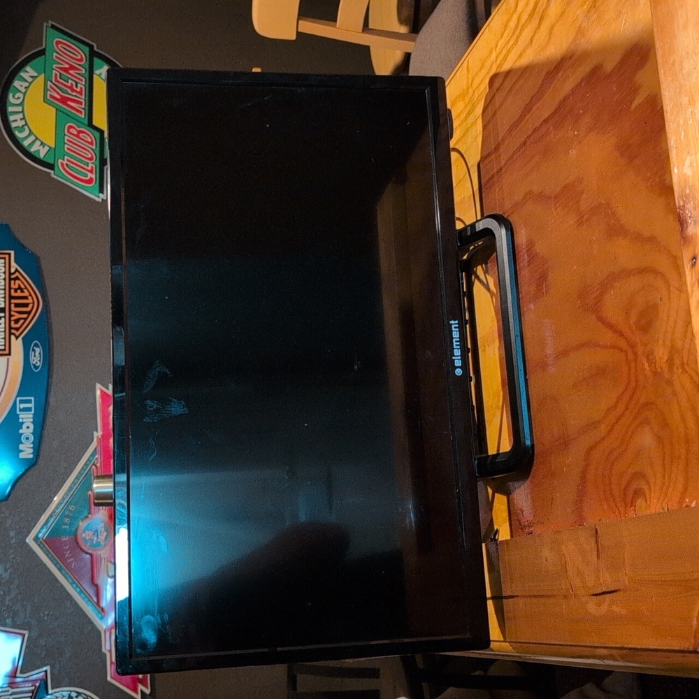 Element 24 inch TV with remote